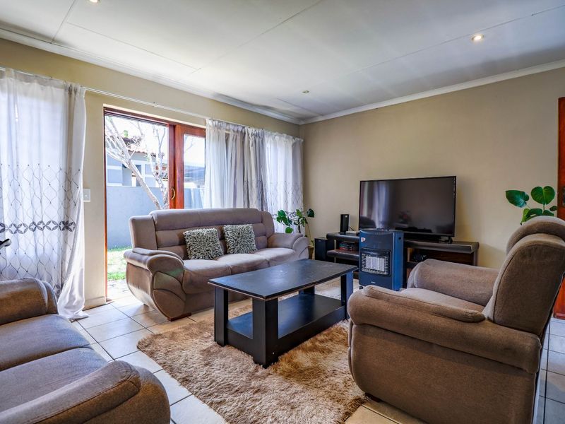 Townhouse For Sale in The Reeds - Photo 4