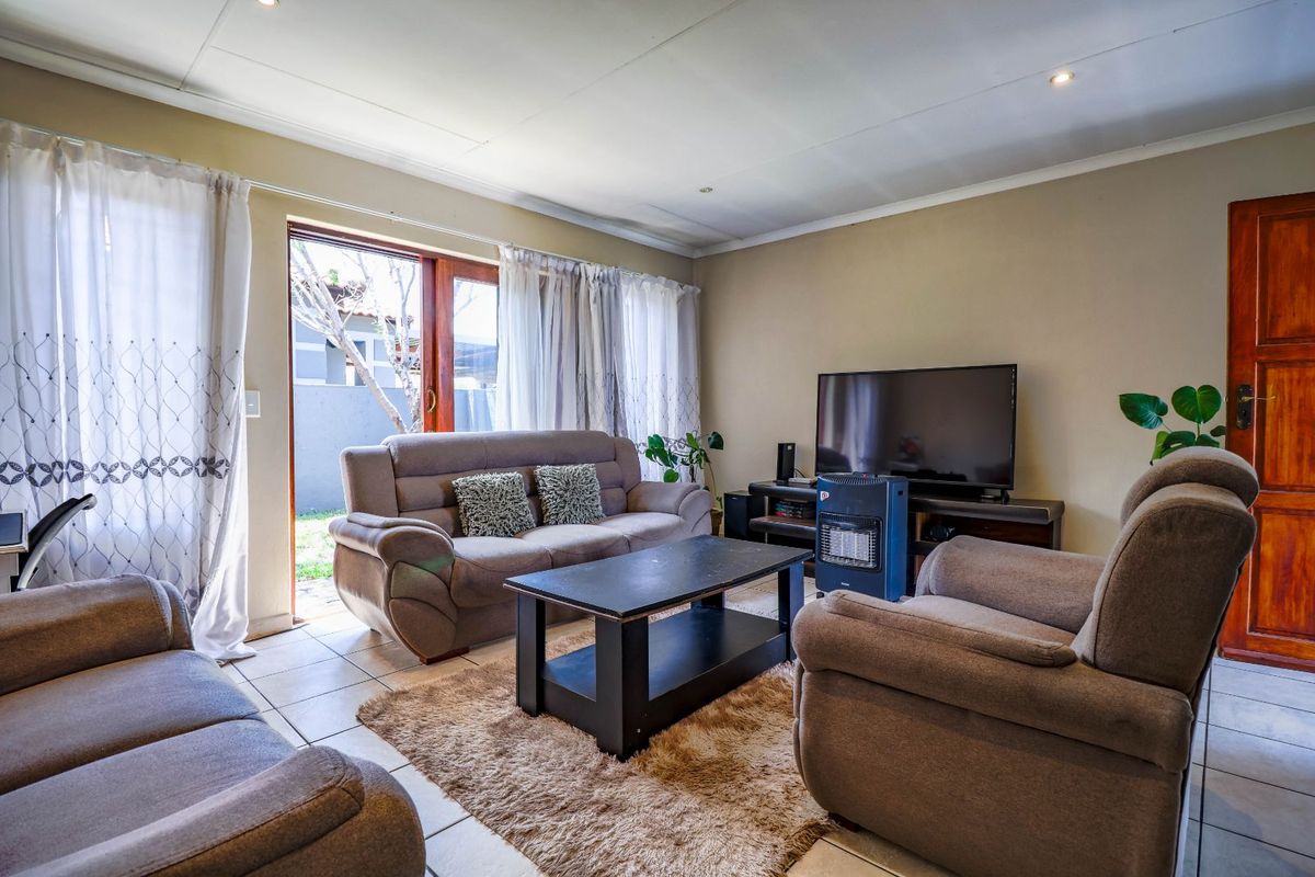 Townhouse For Sale in The Reeds - Photo 4