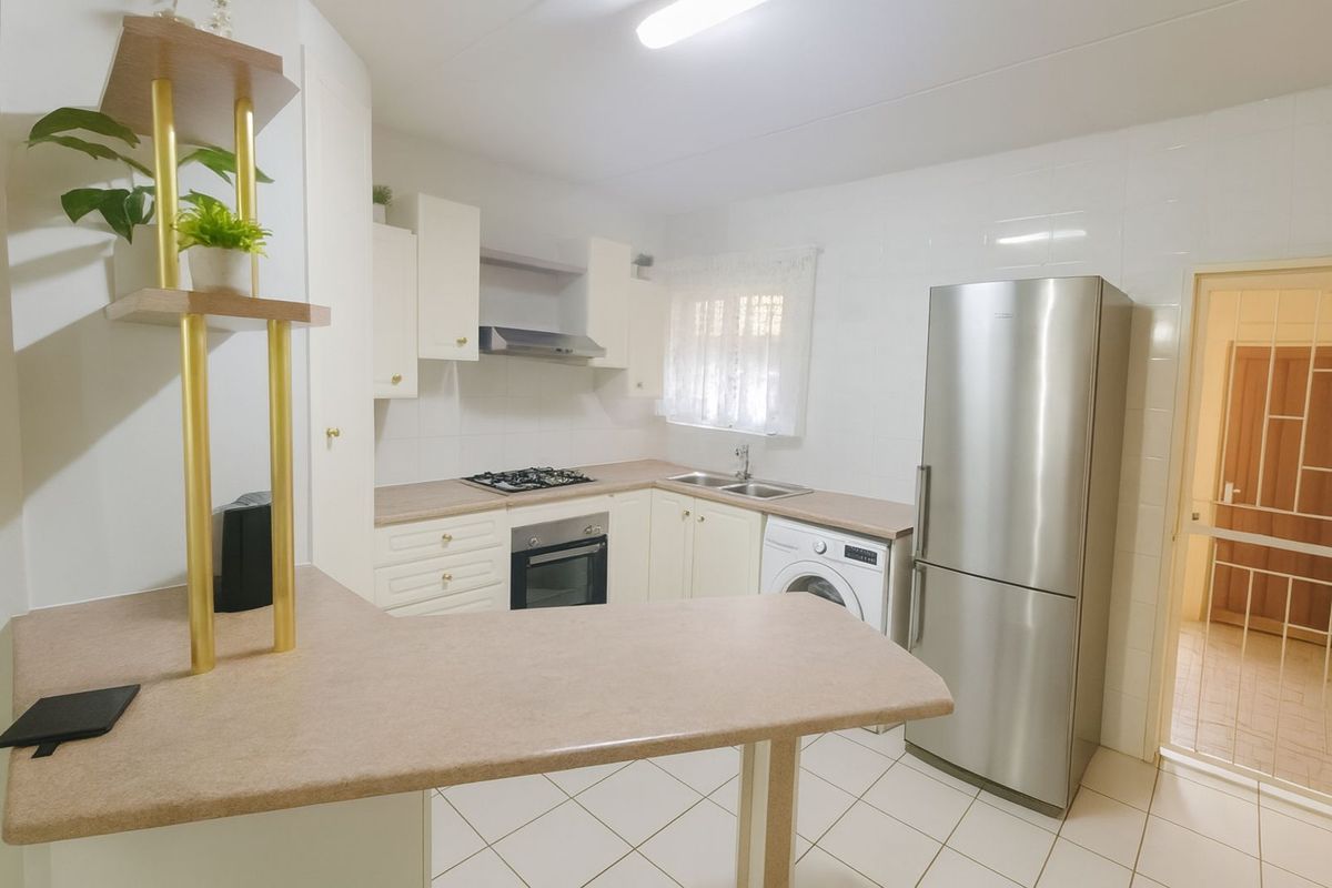 Apartment For Sale in New Redruth - Photo 4