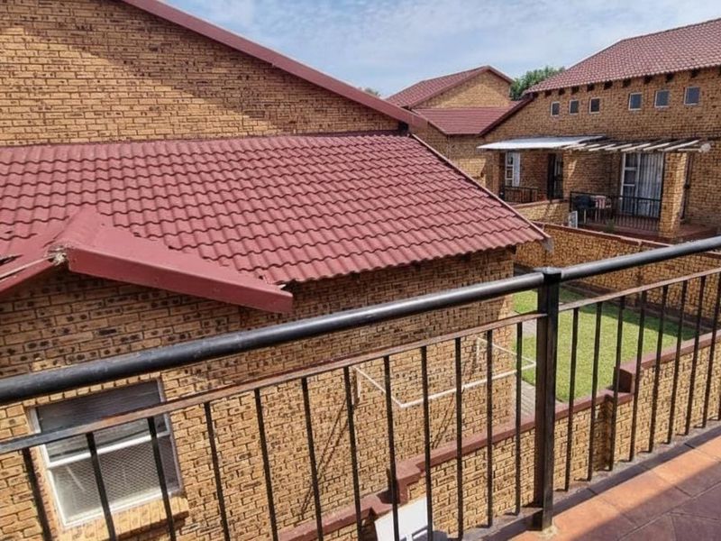 Apartment For Sale in Honeypark - Photo 5