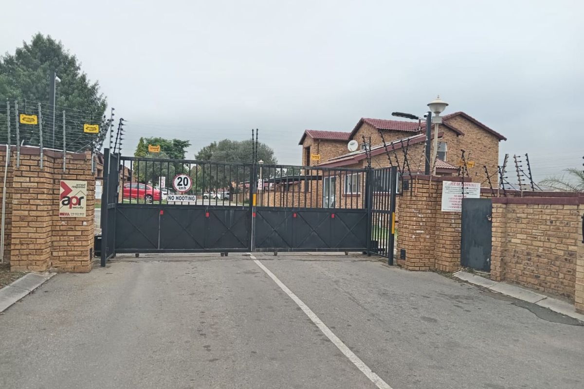 Apartment For Sale in Honeypark - Photo 2