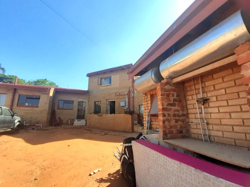 House For Sale in Laudium - Photo 2
