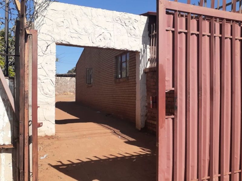 House For Sale in Laudium - Photo 3