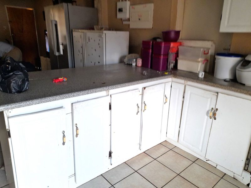 House For Sale in Laudium - Photo 5