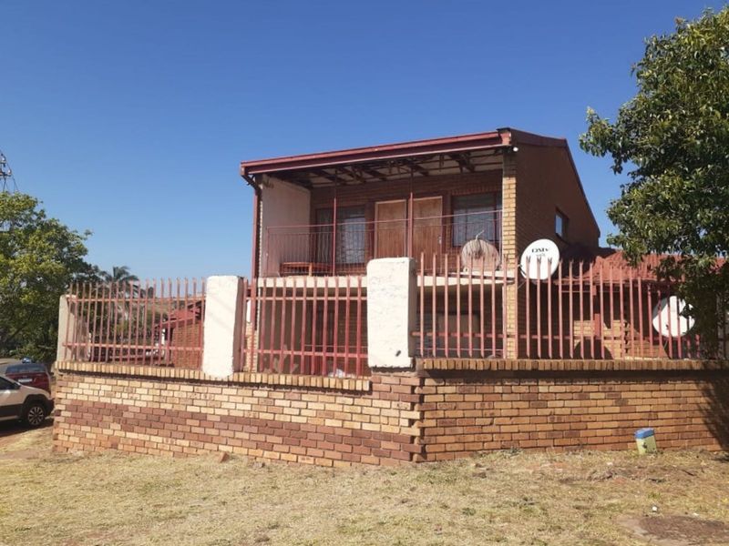 House For Sale in Laudium - Photo 4