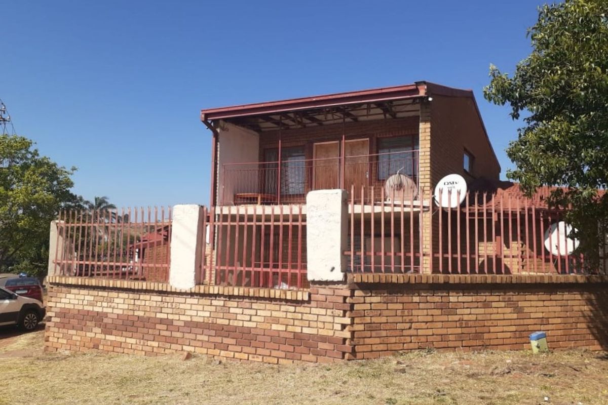 House For Sale in Laudium - Photo 4