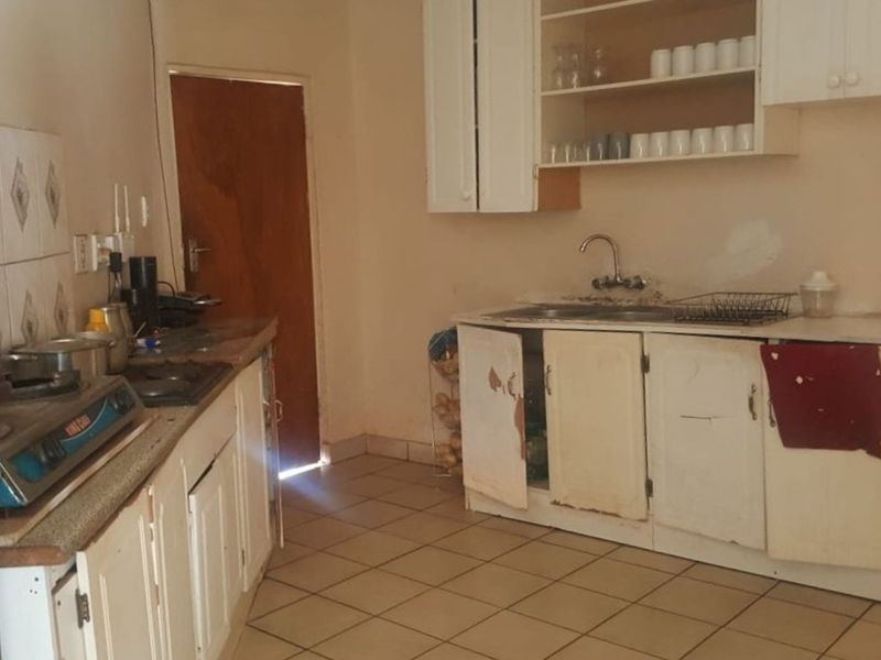 House For Sale in Laudium - Photo 7