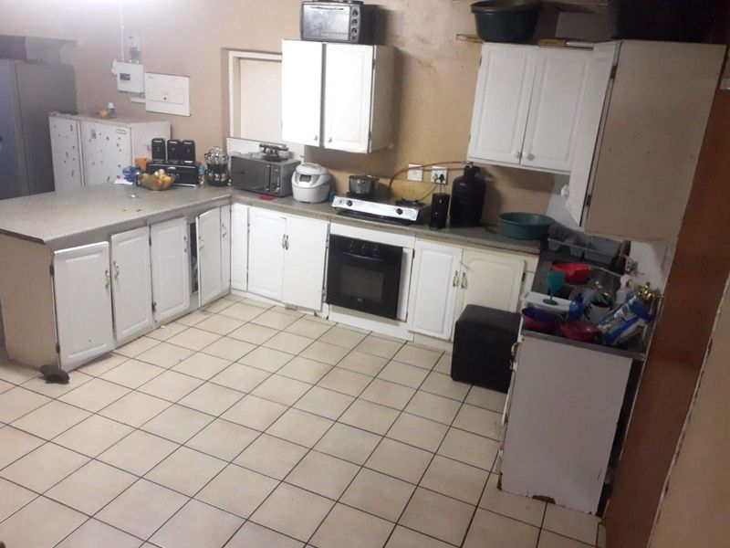 House For Sale in Laudium - Photo 6