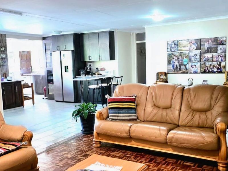 House For Sale in Secunda Central - Photo 7