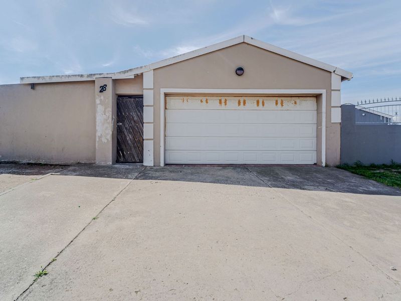 House For Sale in Arcadia - Photo 2