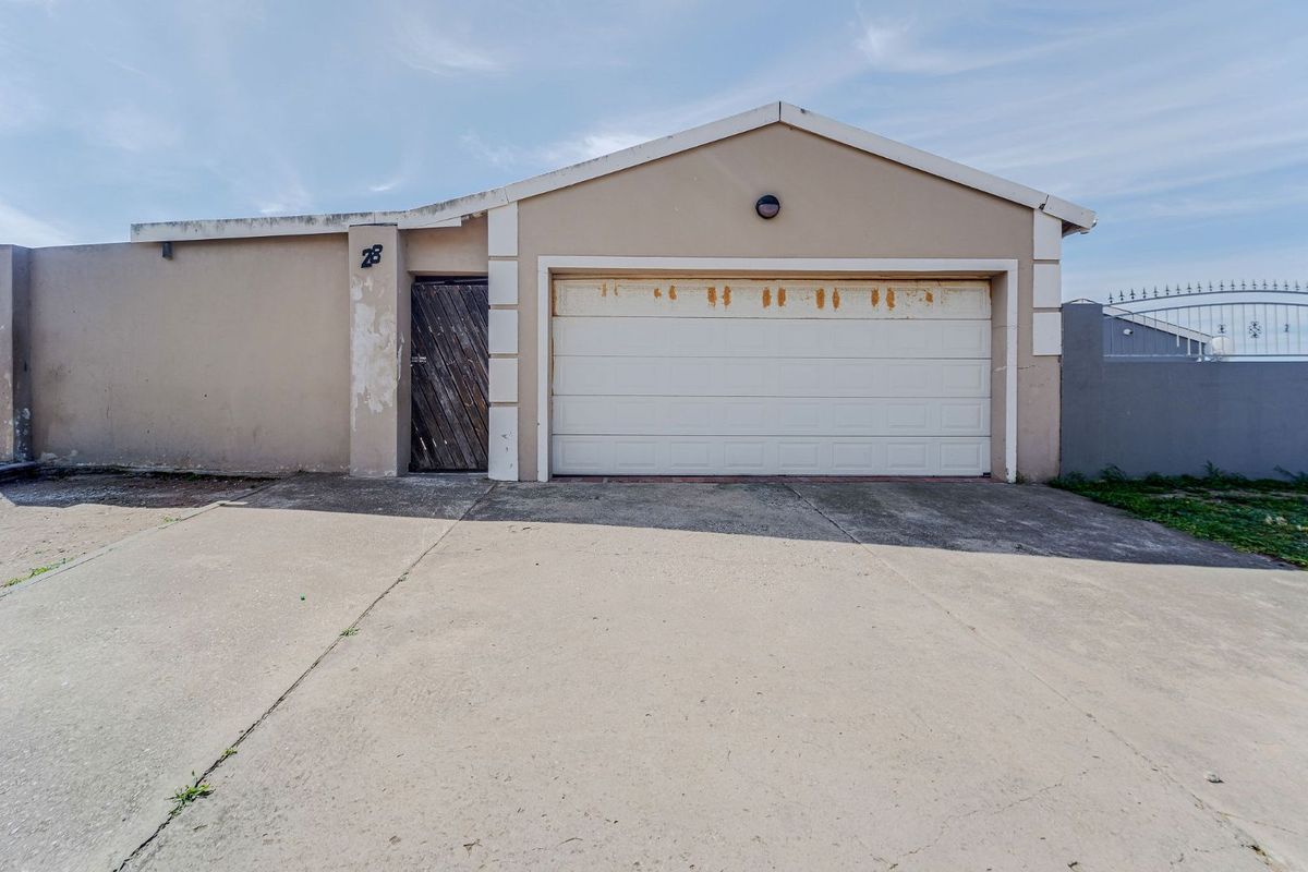 House For Sale in Arcadia - Photo 2