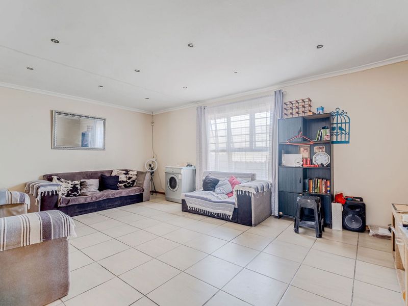 House For Sale in Arcadia - Photo 8
