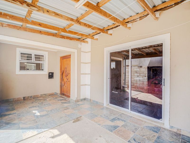 House For Sale in Arcadia - Photo 5