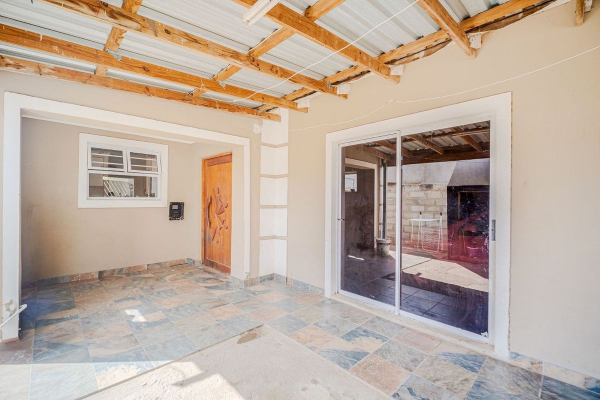 House For Sale in Arcadia - Photo 5