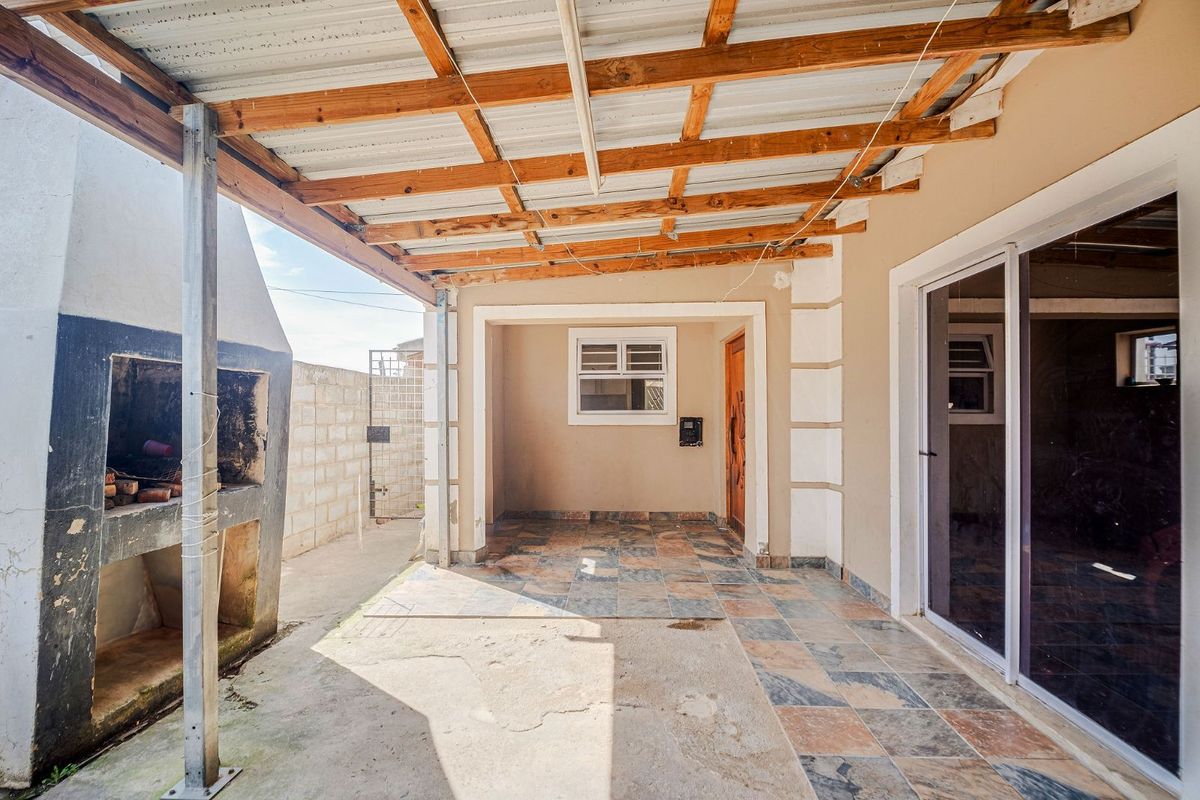 House For Sale in Arcadia - Photo 4