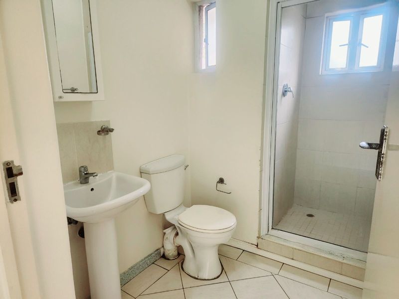 Apartment For Sale in Sheffield Beach - Photo 9