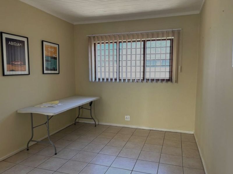 House For Sale in Alphen Park - Photo 2