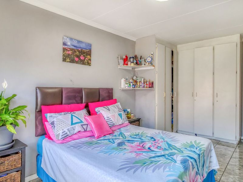 Townhouse For Sale in Lindhaven - Photo 8