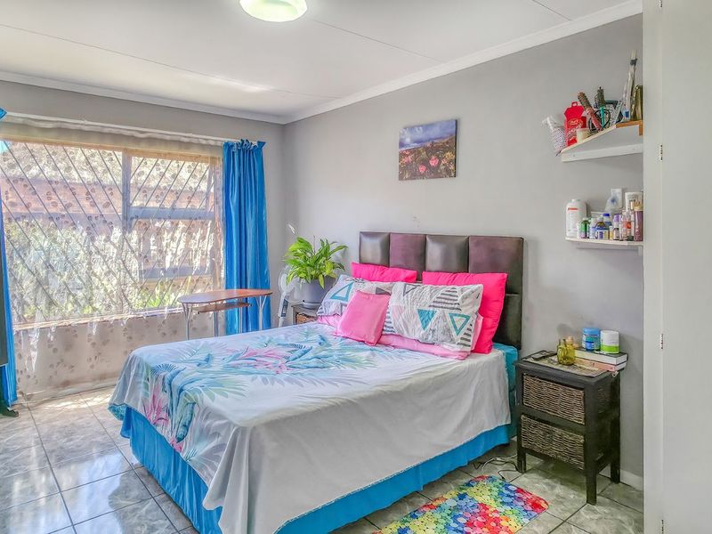 Townhouse For Sale in Lindhaven - Photo 7