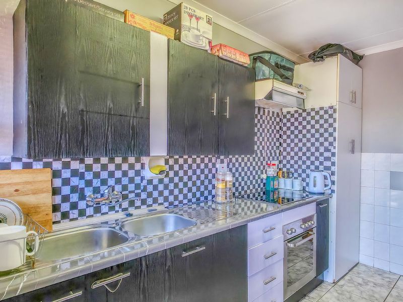 Townhouse For Sale in Lindhaven - Photo 4