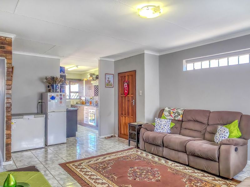 Townhouse For Sale in Lindhaven - Photo 3