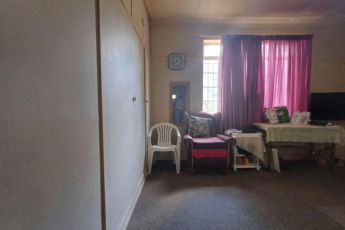 House For Sale in Stilfontein Ext 1 - Photo 4