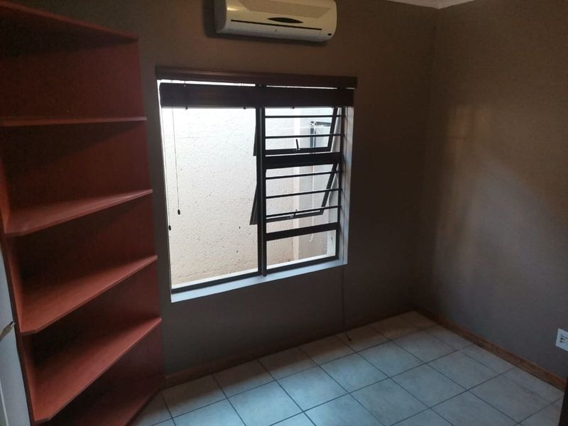 Townhouse For Sale in Kuruman Central - Photo 5