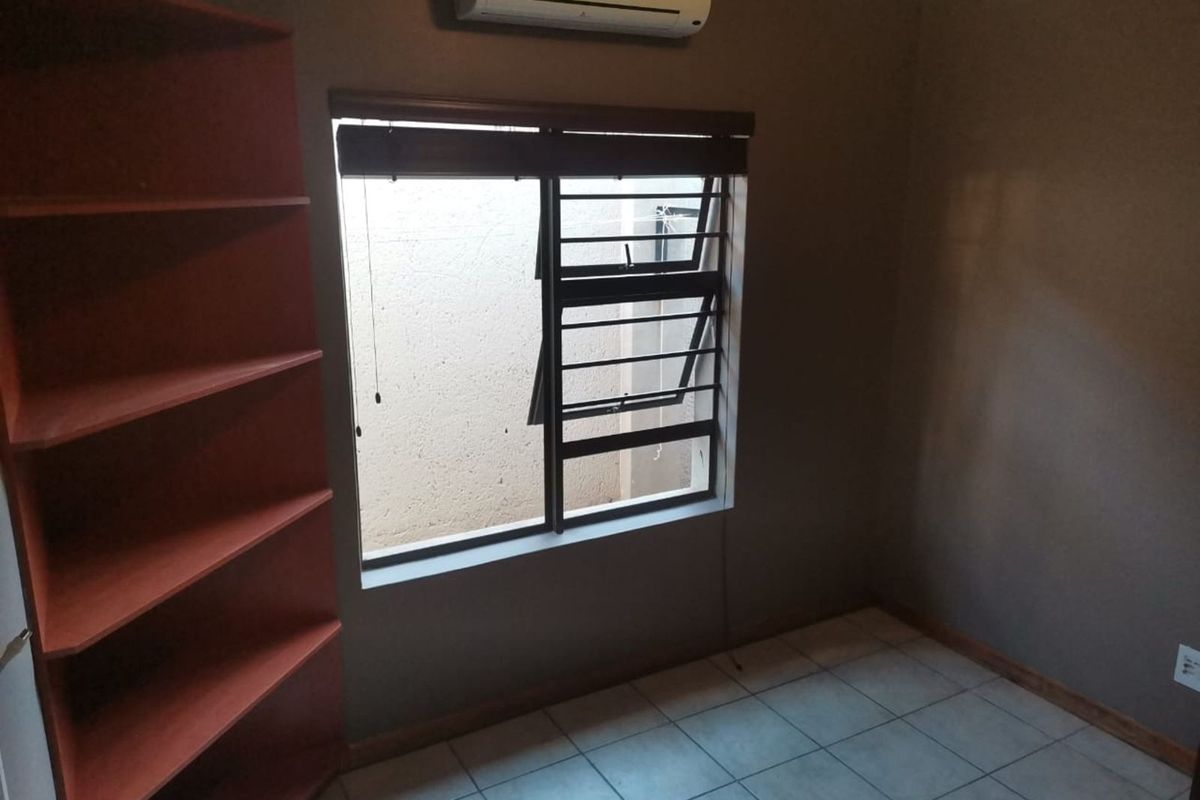 Townhouse For Sale in Kuruman Central - Photo 5