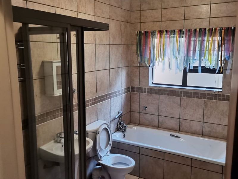 Townhouse For Sale in Kuruman Central - Photo 7