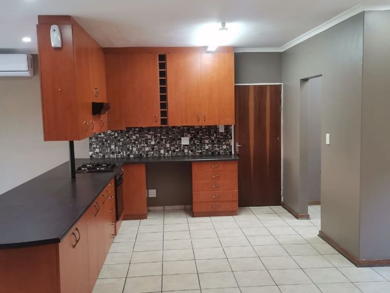 Townhouse For Sale in Kuruman Central - Photo 4