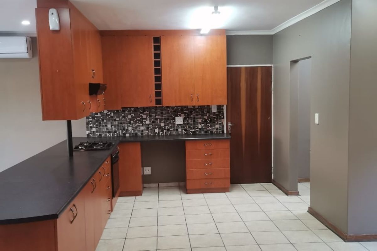 Townhouse For Sale in Kuruman Central - Photo 4