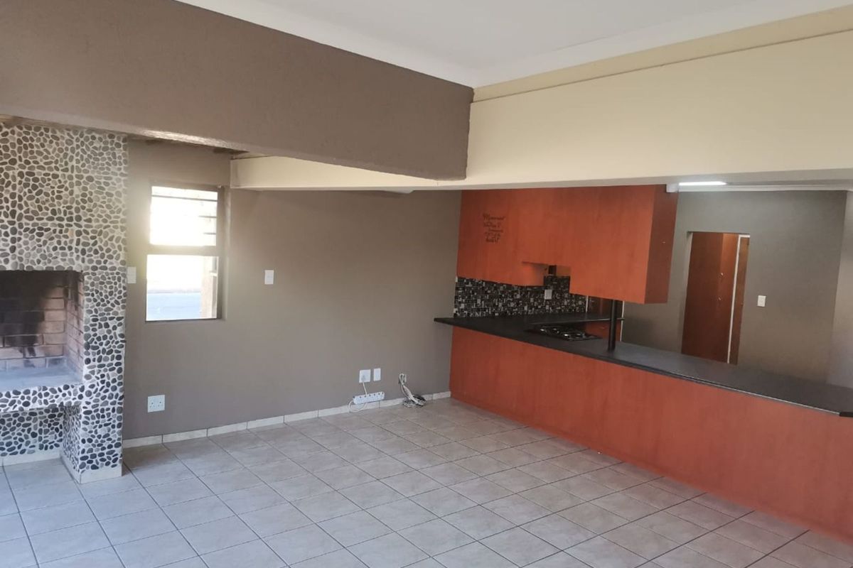 Townhouse For Sale in Kuruman Central - Photo 3