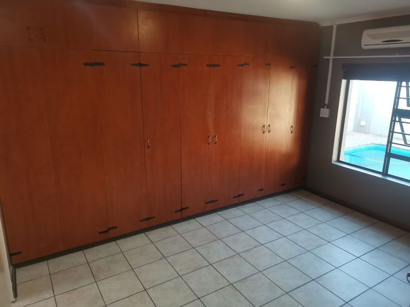 Townhouse For Sale in Kuruman Central - Photo 8