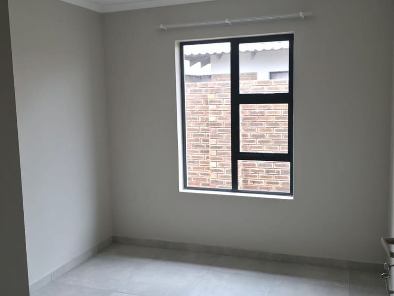 Townhouse To Rent in Secunda Central - Photo 10