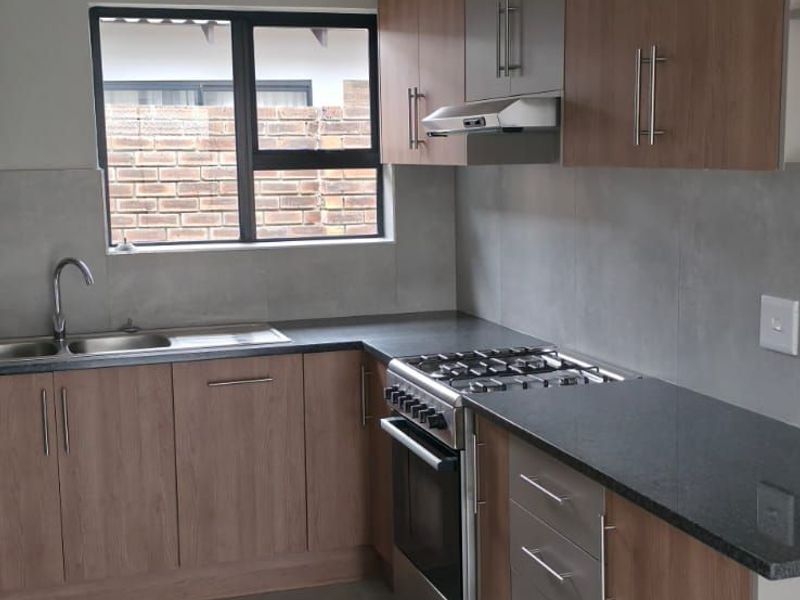 Townhouse To Rent in Secunda Central - Photo 4