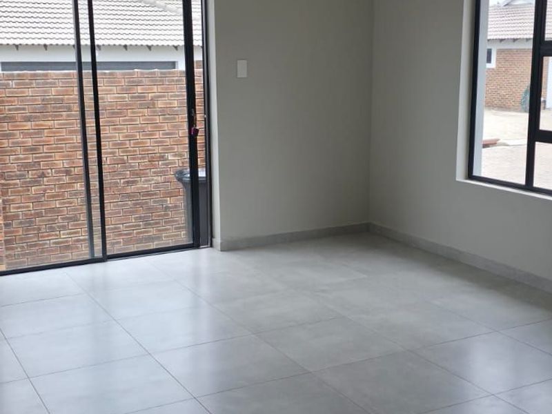 Townhouse To Rent in Secunda Central - Photo 6