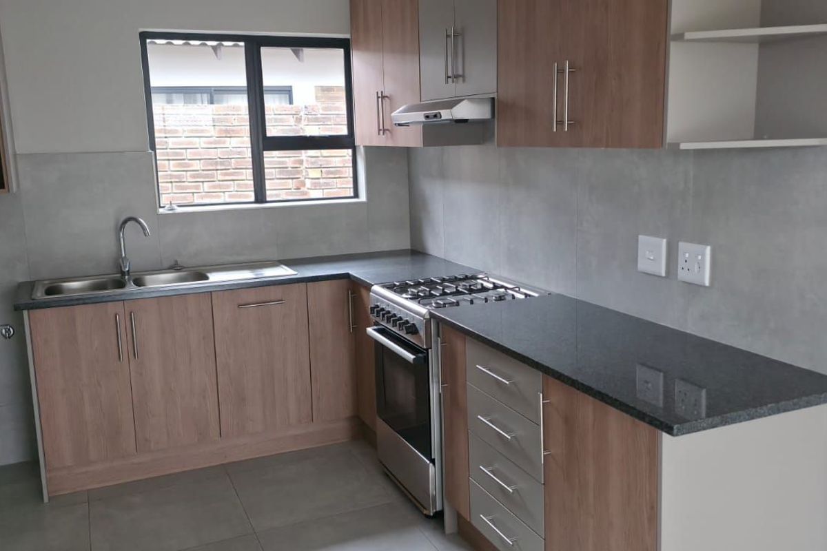 Townhouse To Rent in Secunda Central - Photo 3