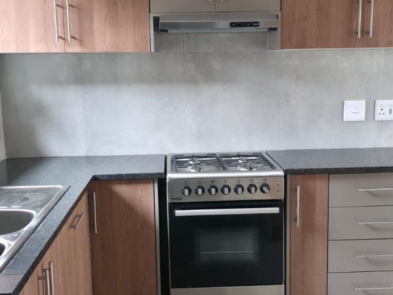 Townhouse To Rent in Secunda Central - Photo 5