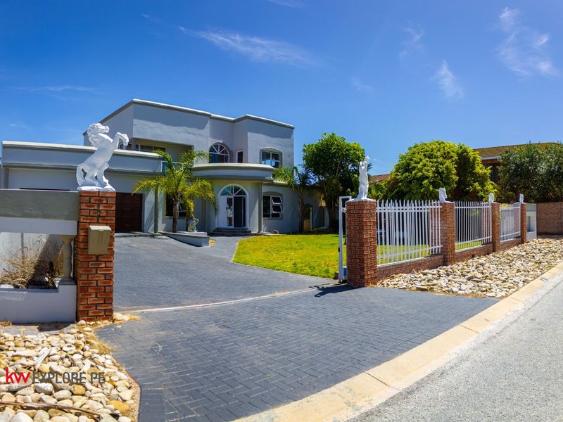 House For Sale in Summerstrand - Photo 2