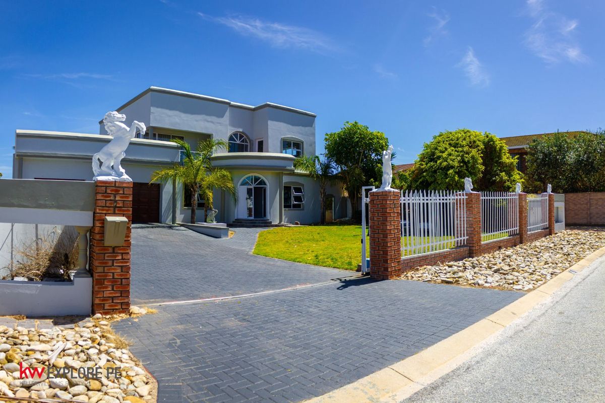 House For Sale in Summerstrand - Photo 2