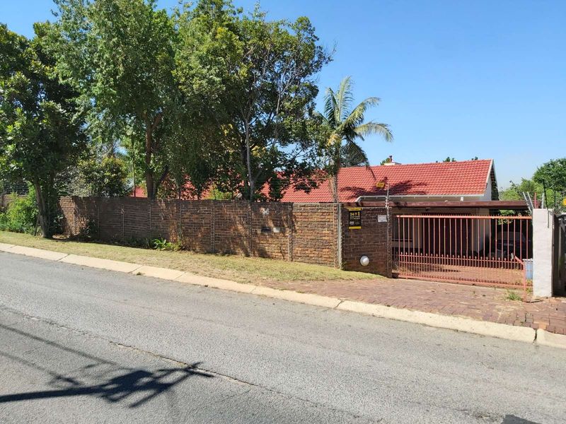 House For Sale in Parkmore - Photo 3