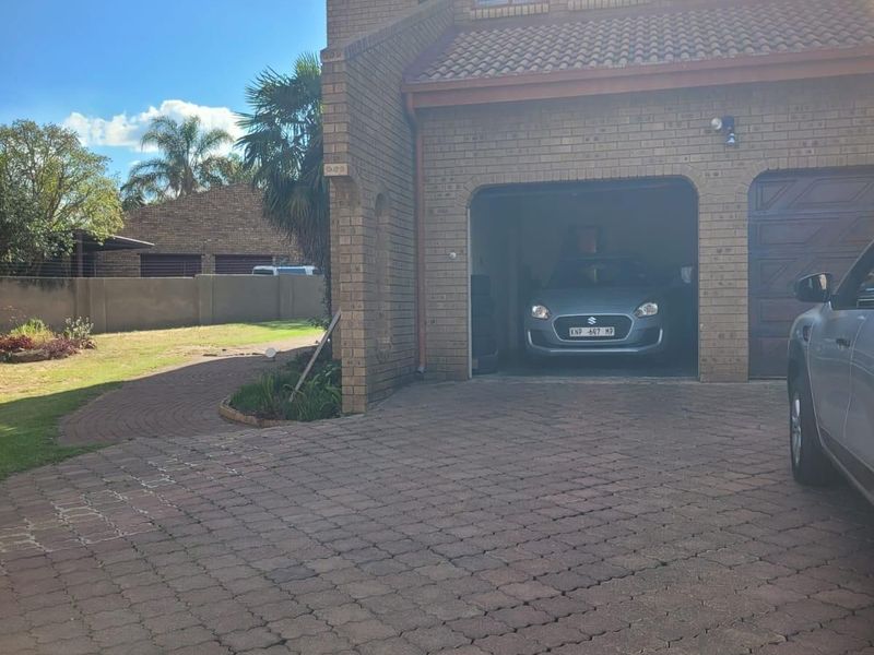 House For Sale in Reyno Ridge - Photo 2