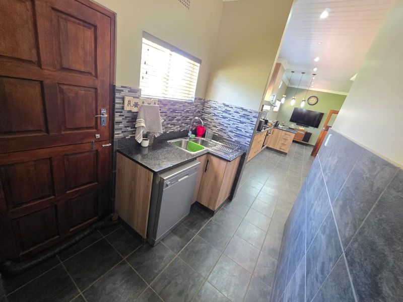 House For Sale in Hadison Park - Photo 10