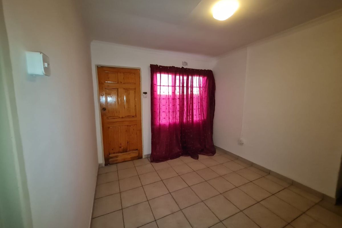 House For Sale in Floors - Photo 3