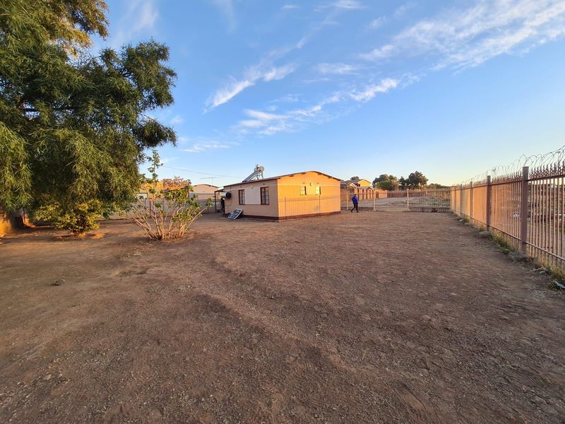 House For Sale in Floors - Photo 10