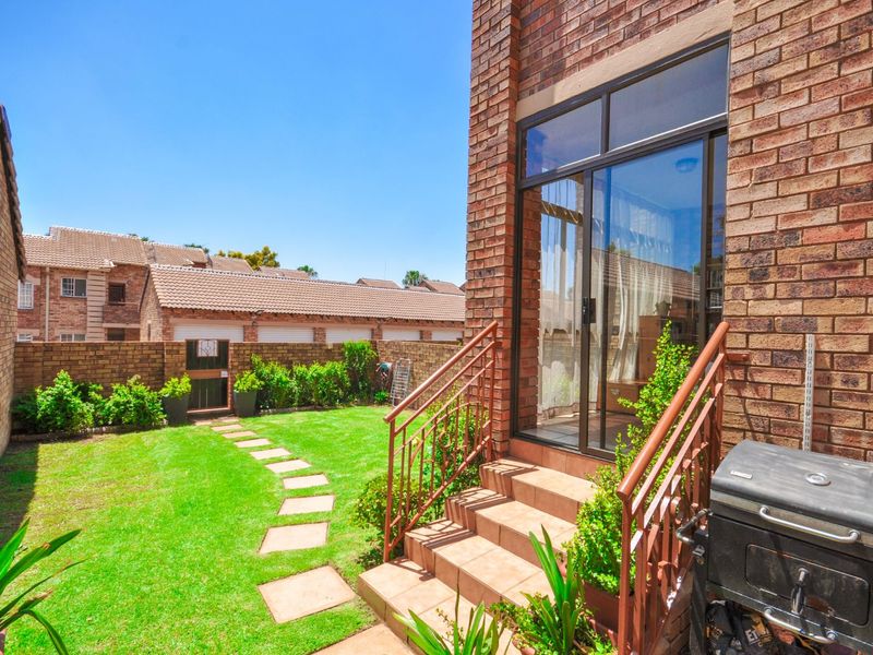 Apartment For Sale in Mooikloof Ridge - Photo 2