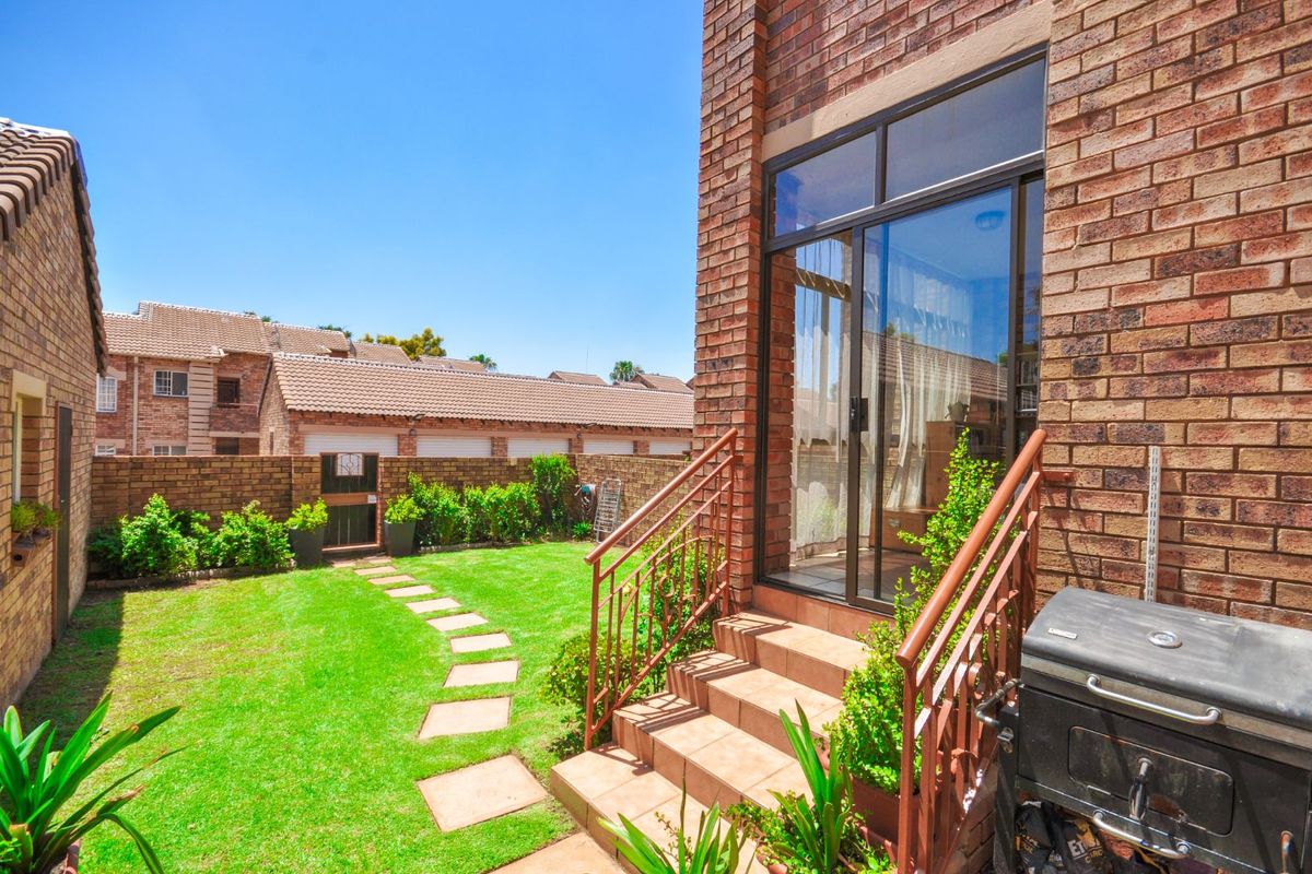 Apartment For Sale in Mooikloof Ridge - Photo 2