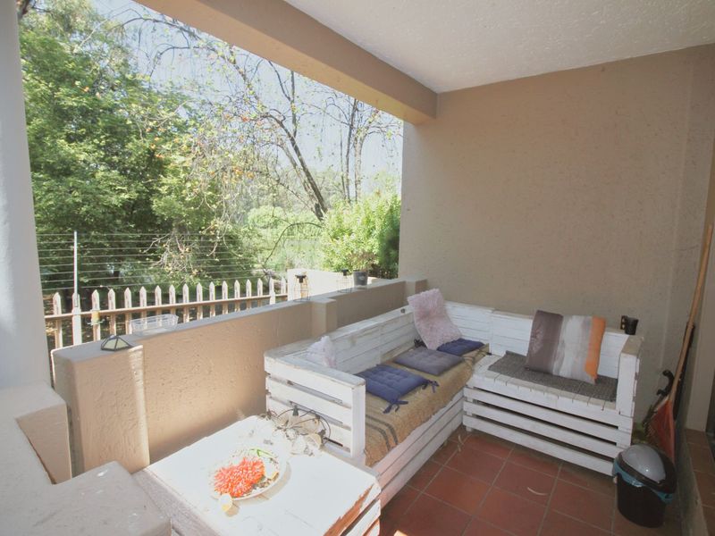 Townhouse For Sale in Robindale - Photo 6