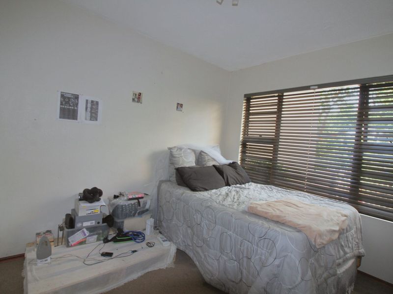 Townhouse For Sale in Robindale - Photo 10