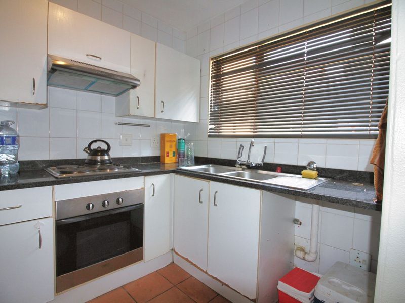 Townhouse For Sale in Robindale - Photo 7